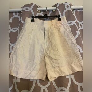 Everlane Womens white cream shorts in size 6